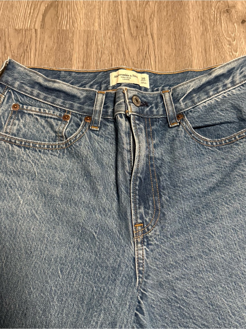 Abercrombie & Fitch High Rise Loose Jean - Picture 4 of 8